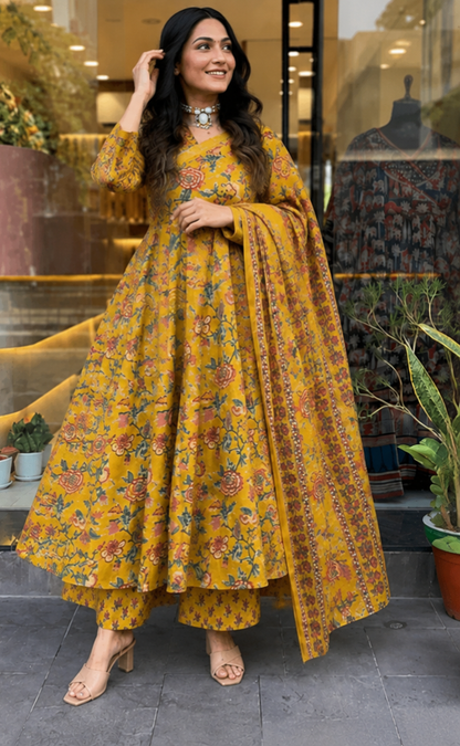 Golden Hour Vibes: Ethnic Simplicity With A Floral Twist💛