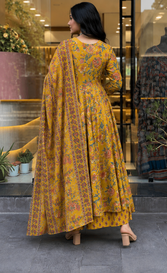 Golden Hour Vibes: Ethnic Simplicity With A Floral Twist💛